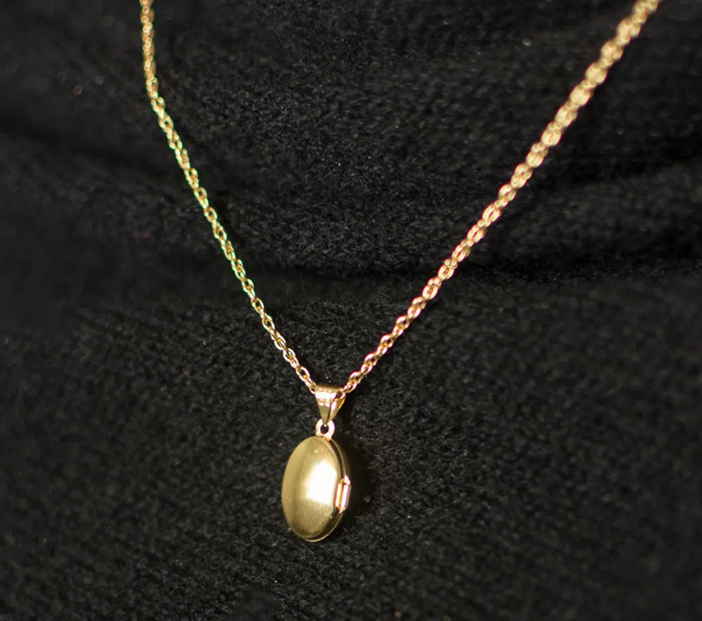 14K Yellow Gold Classic Oval Locket Pendant, 16mm x 13mm