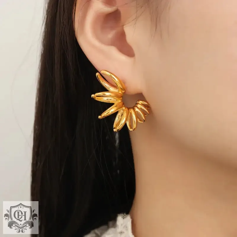 18K gold exquisite and noble C-shaped earrings with petal design