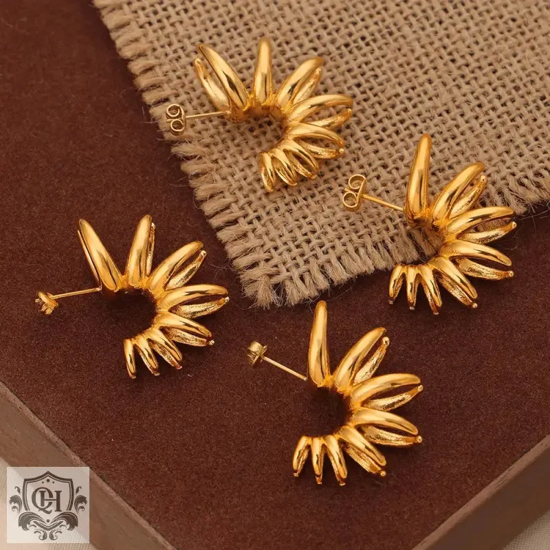 18K gold exquisite and noble C-shaped earrings with petal design