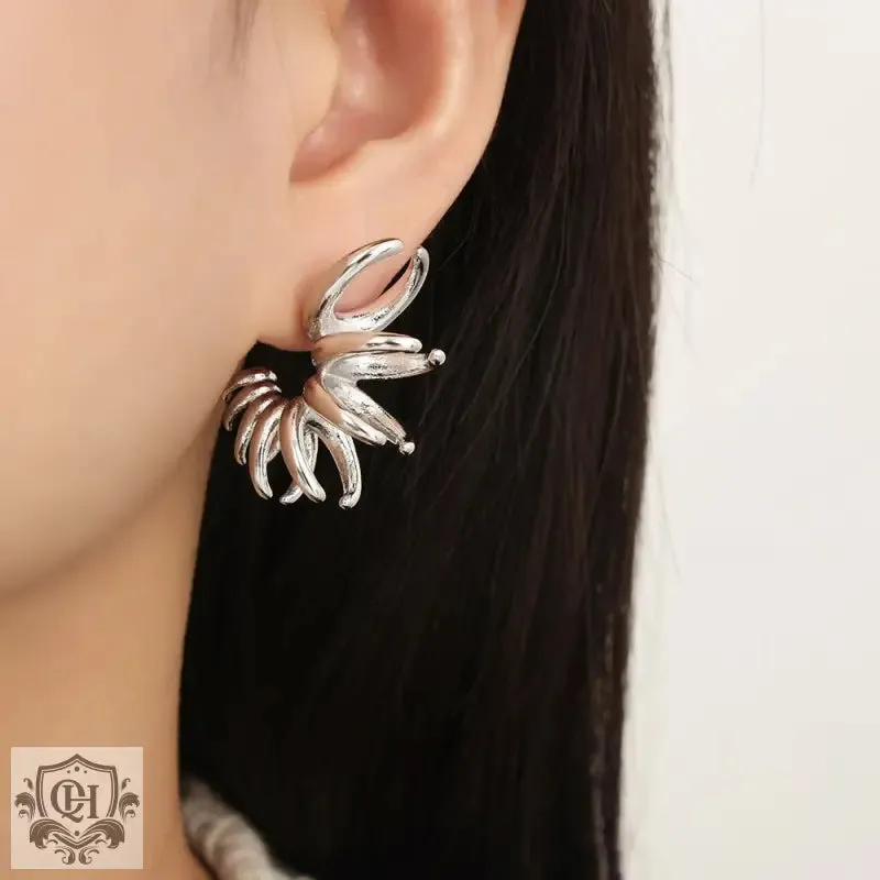 18K gold exquisite and noble C-shaped earrings with petal design