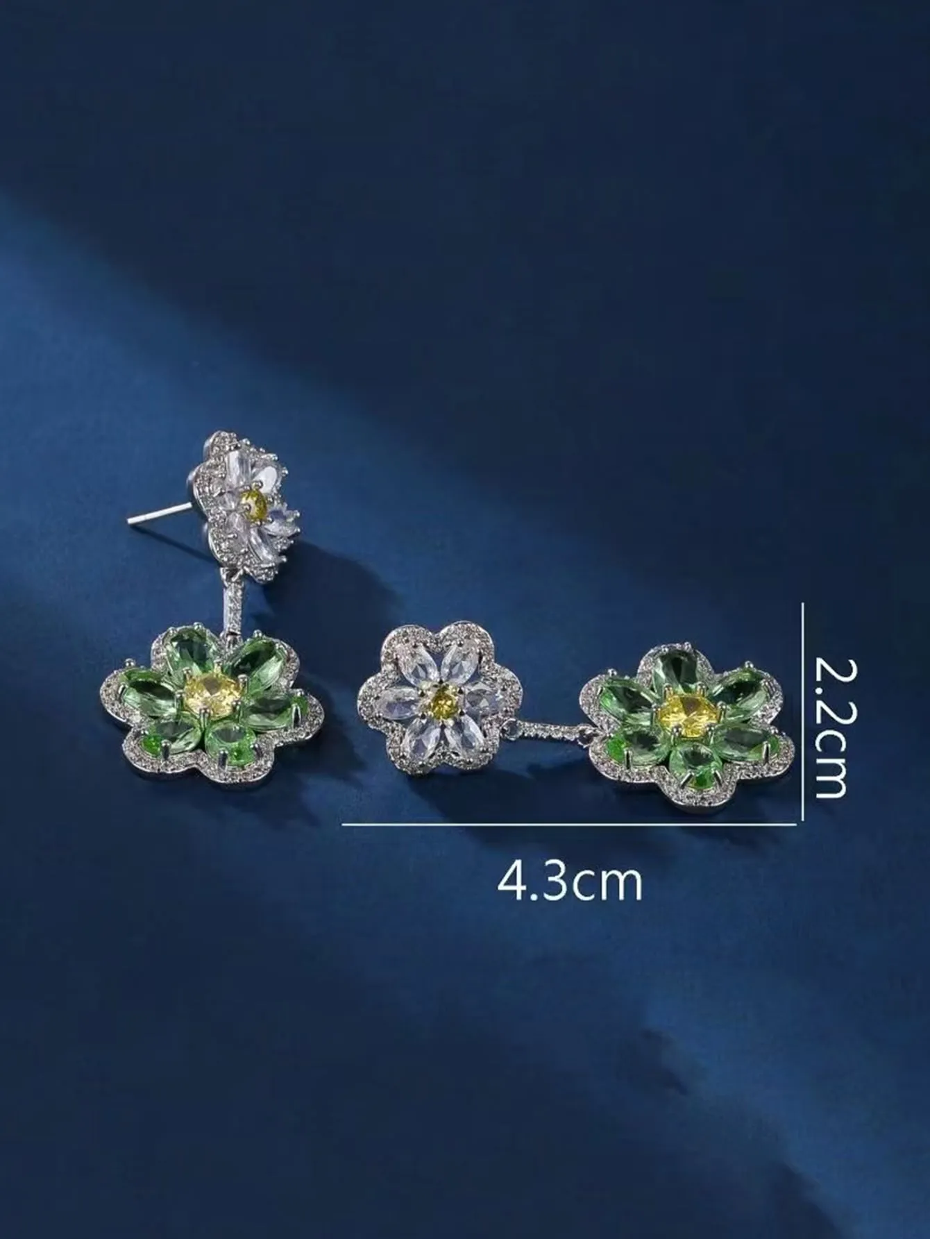 A pair of stylish exquisite temperament atmospheric simple light luxury gorgeous S925 silver needle imitation gemstone flower lady earrings daily date party wear
