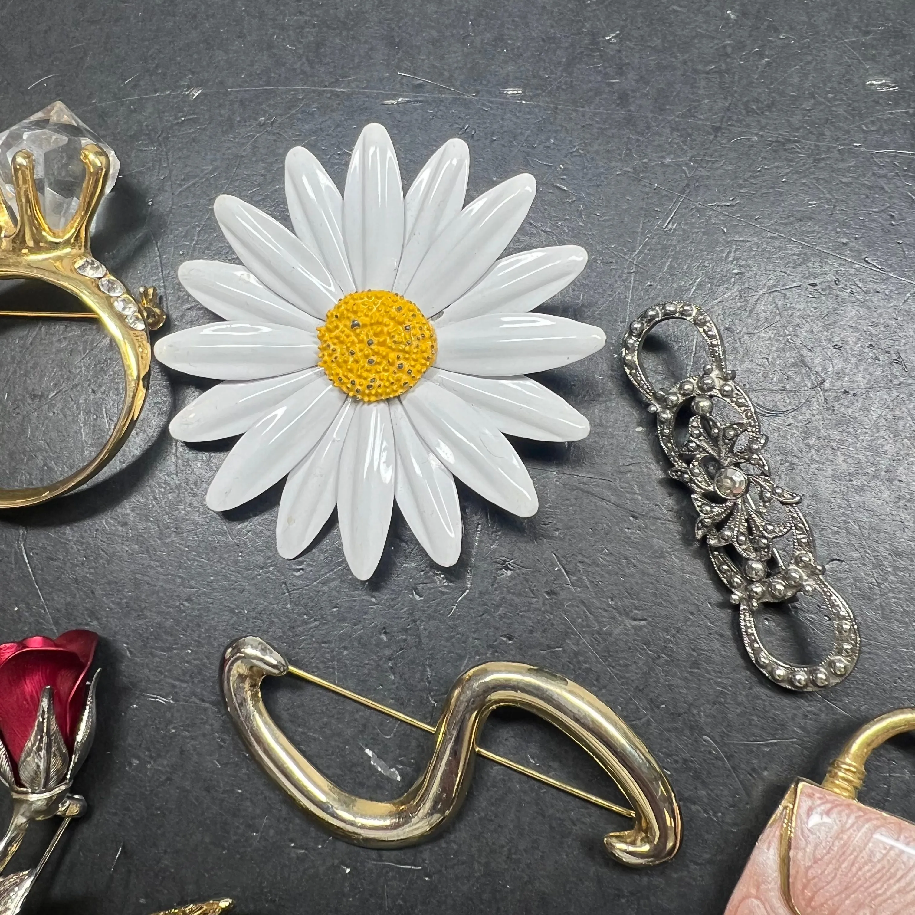 Assorted Brooches Lot Bling Silver Gold Tone Flowers Ring