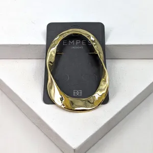Contemporary twisted oval brooch