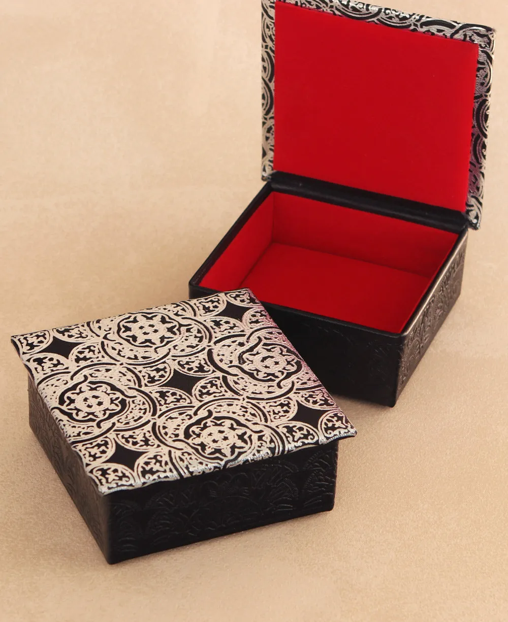 Egyptian Leather Jewelry Box in Silver Arabesque