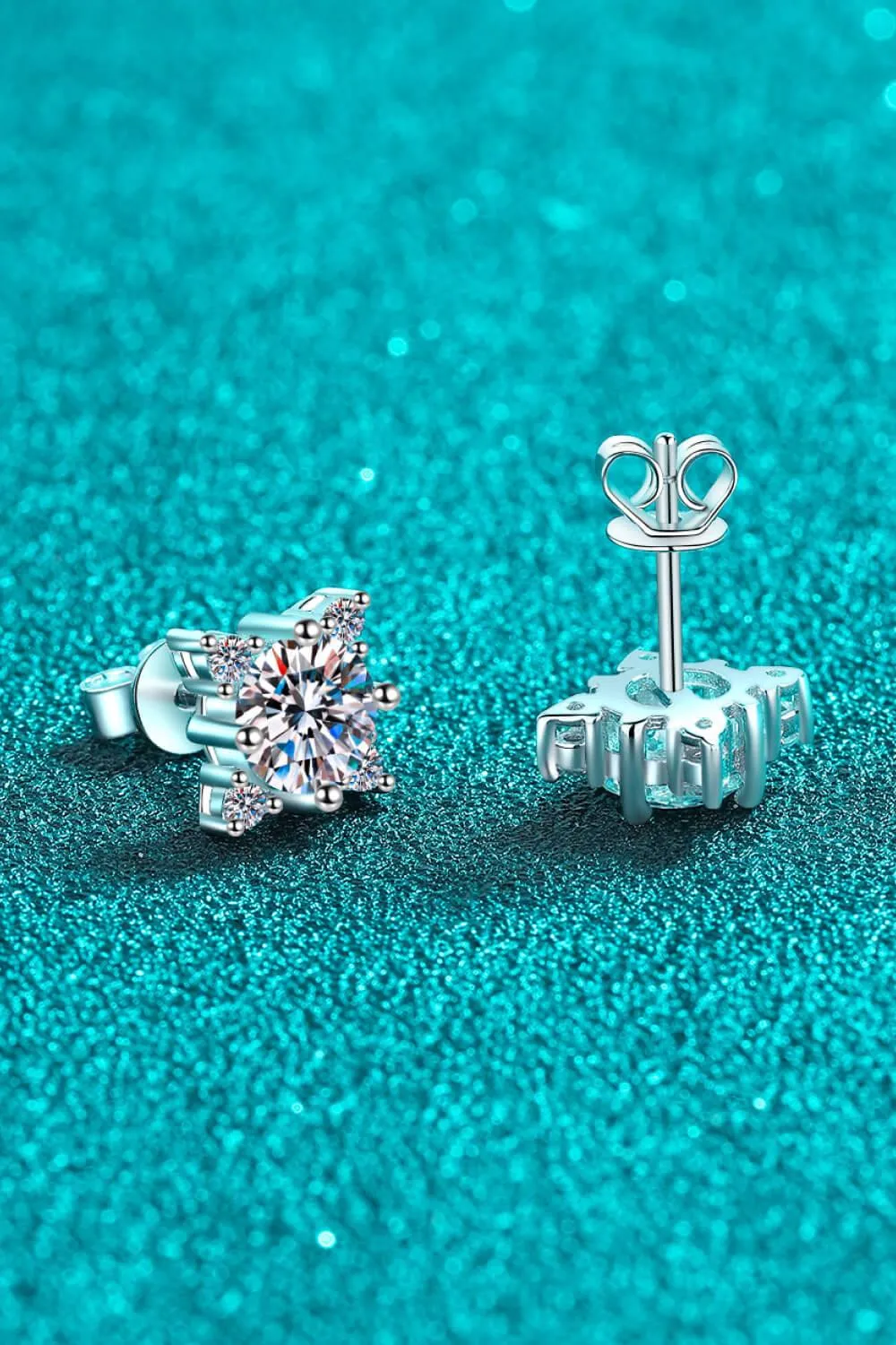 Elegant 2 Carat Moissanite Clover Leaf Stud Earrings: A Luxurious Touch of Charm
