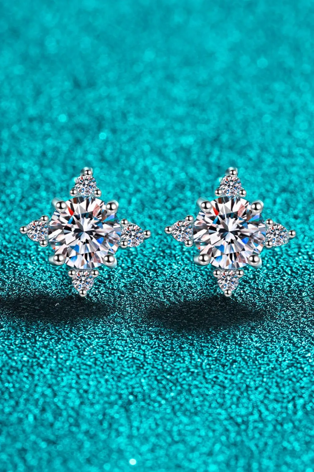 Elegant 2 Carat Moissanite Clover Leaf Stud Earrings: A Luxurious Touch of Charm