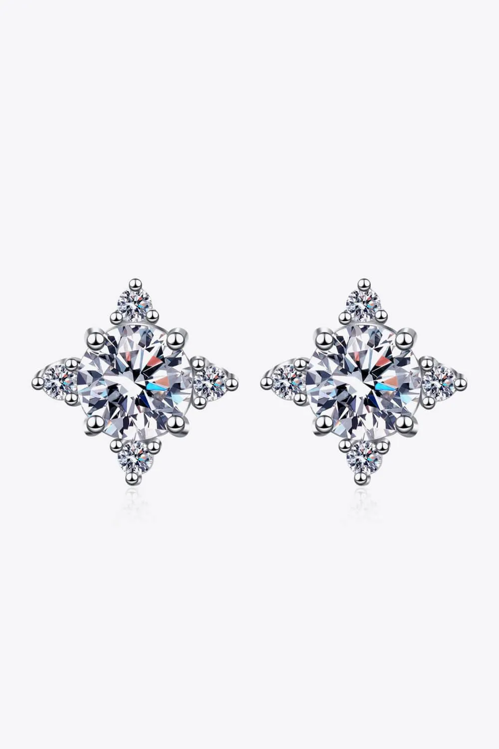 Elegant 2 Carat Moissanite Clover Leaf Stud Earrings: A Luxurious Touch of Charm