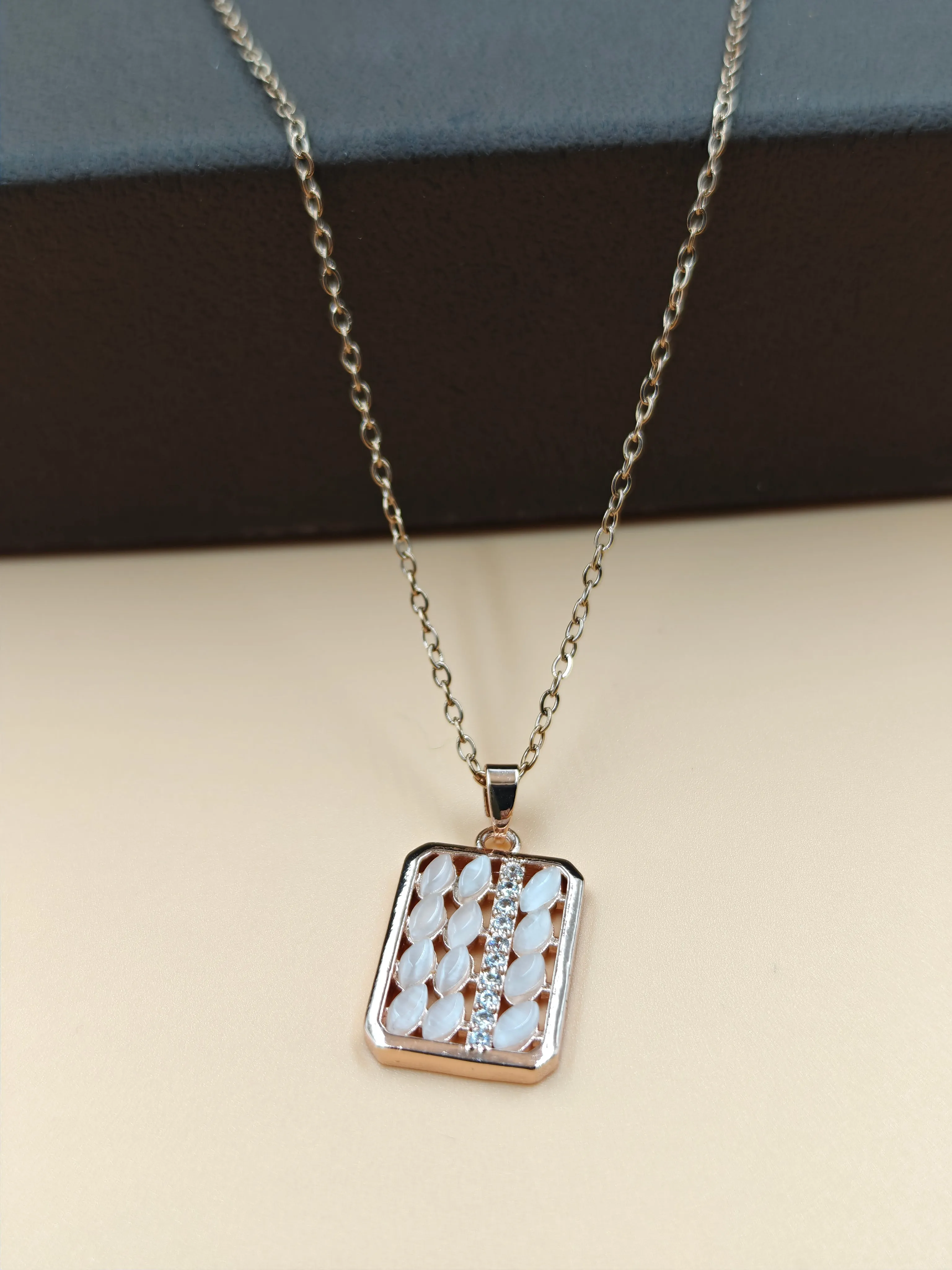Elegant Gold-Plated Chain Pendant – Tarnish-Resistant and Waterproof