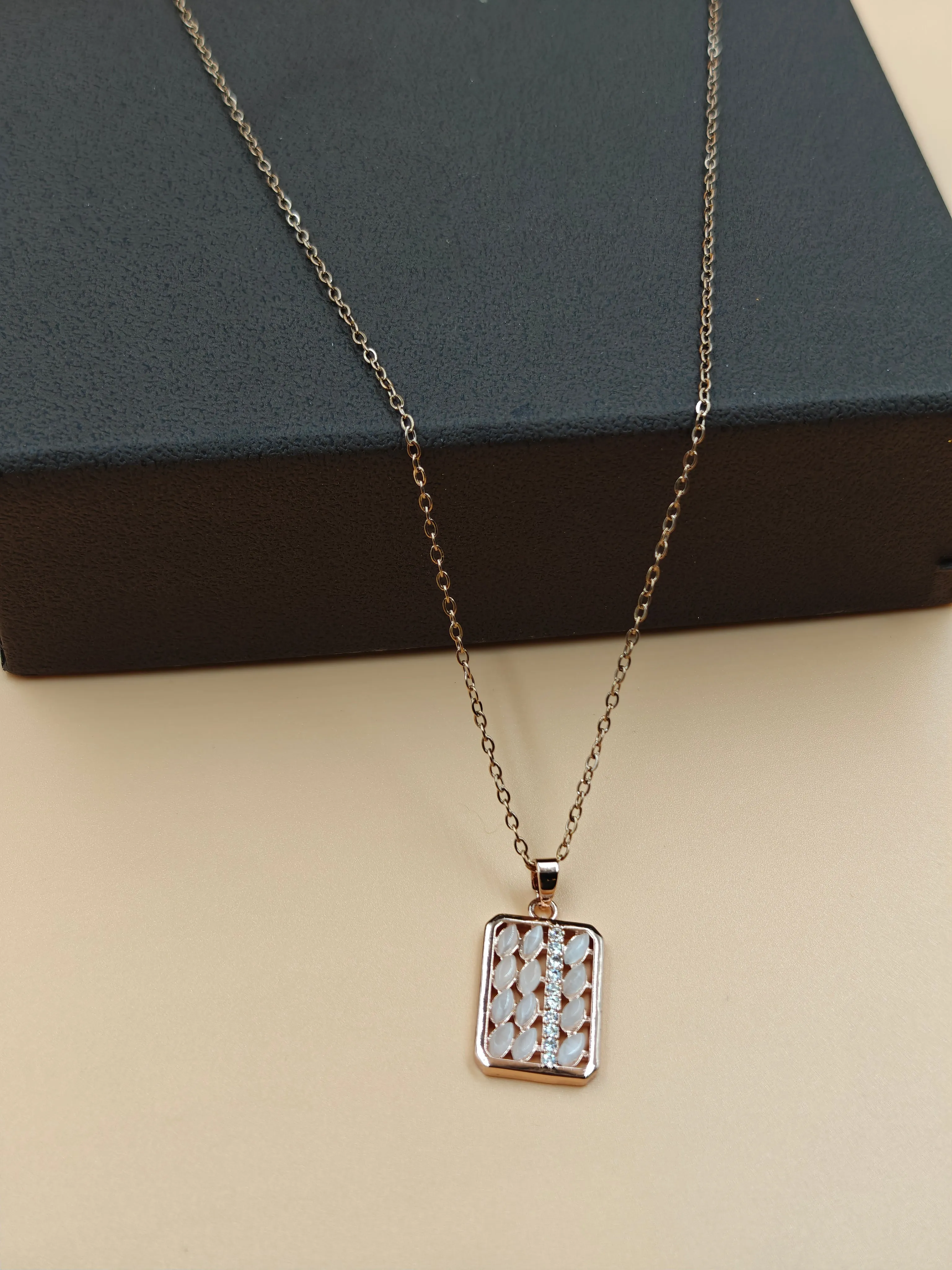 Elegant Gold-Plated Chain Pendant – Tarnish-Resistant and Waterproof