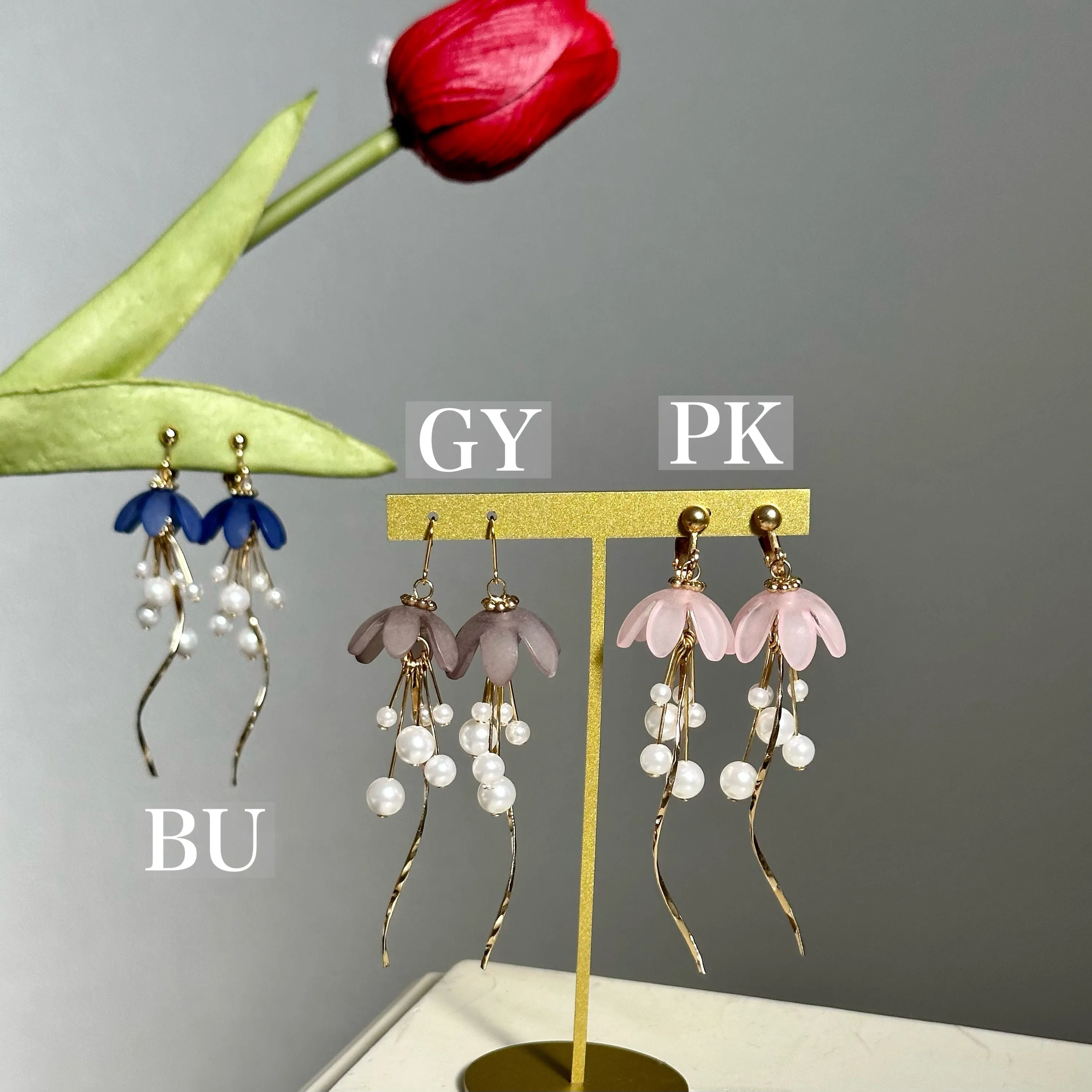 Fluctuating Flower Jellyfish Pierced earrings, Clip-on earrings