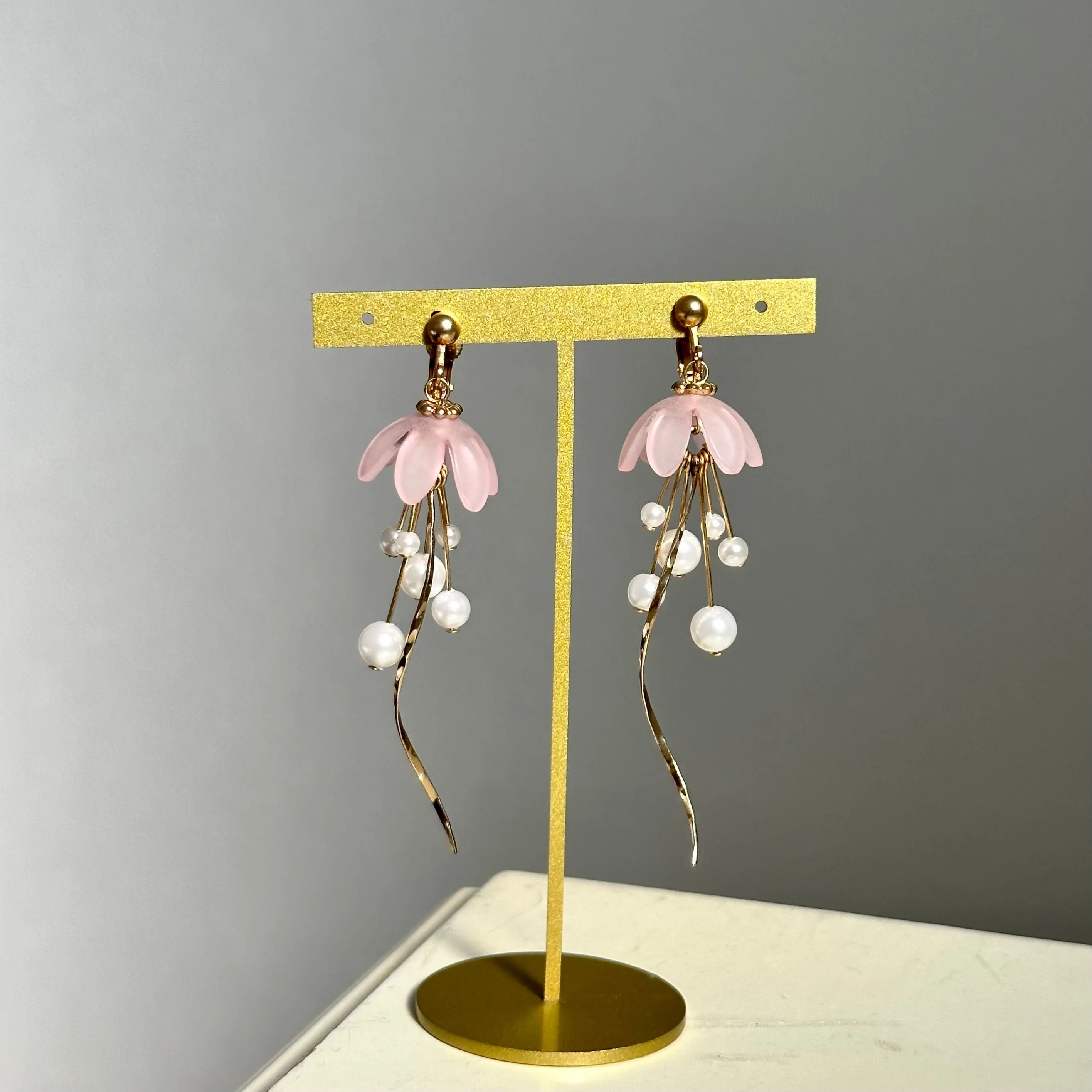 Fluctuating Flower Jellyfish Pierced earrings, Clip-on earrings
