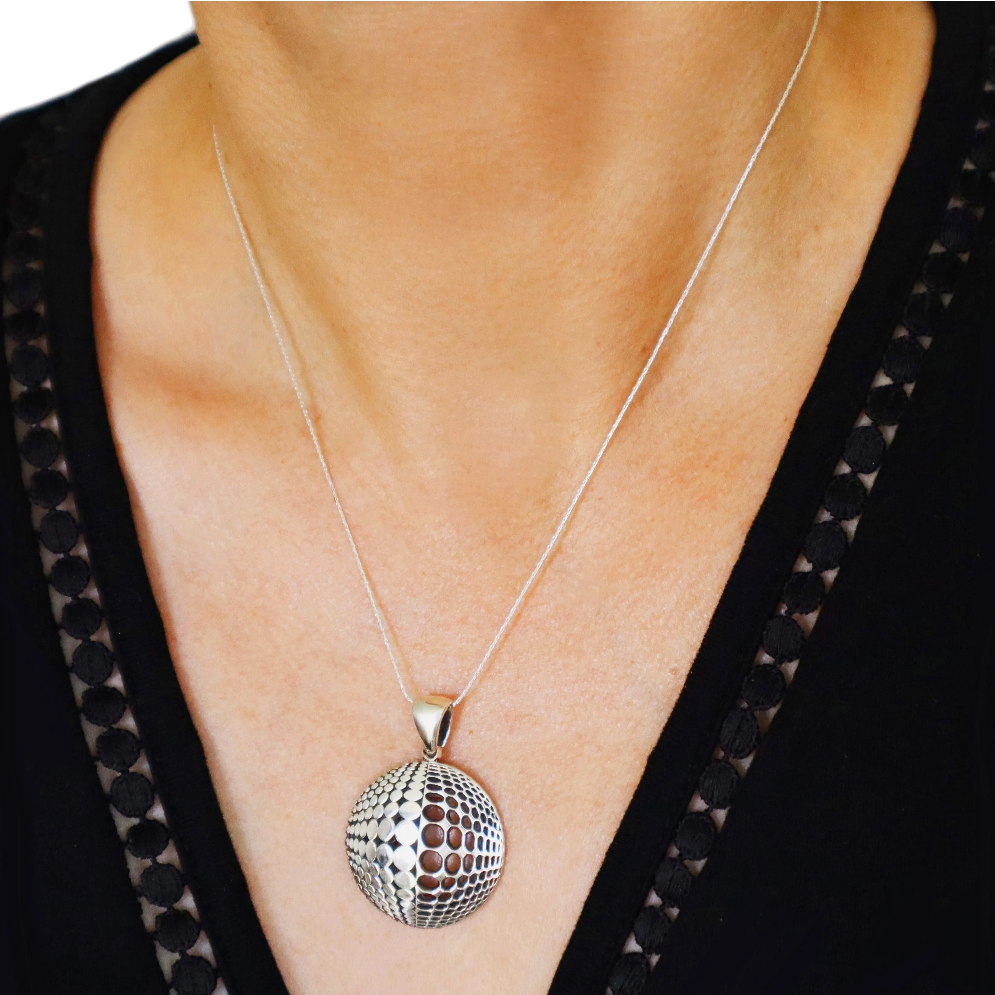 Globe 925 Sterling Silver Geometric Illusion Circle Pendant