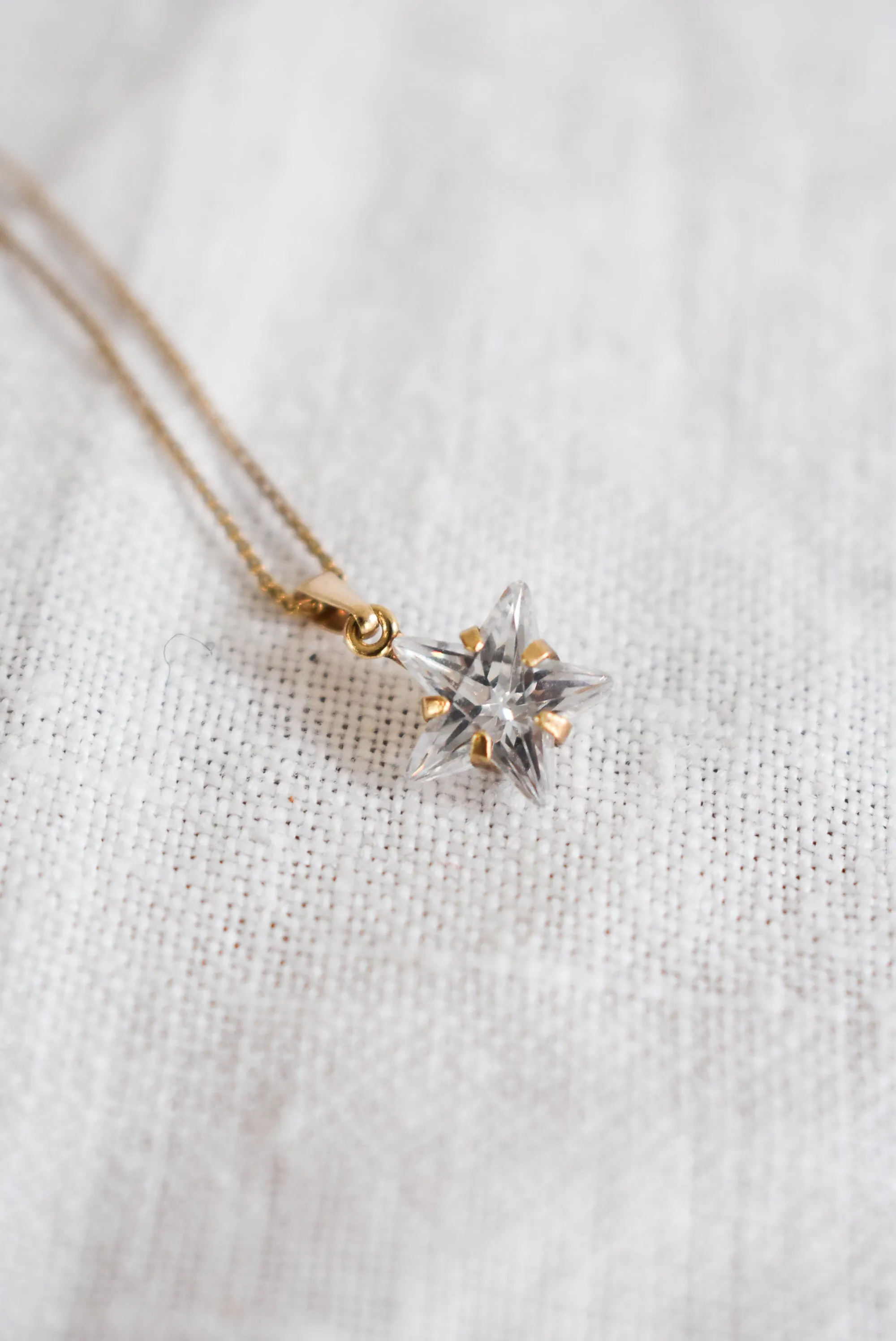 Gorgeous 9ct gold CZ star necklace