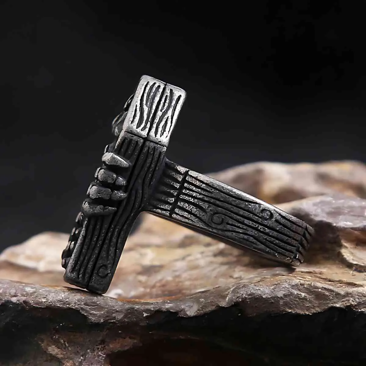 Gripping Skull Coffin Ring
