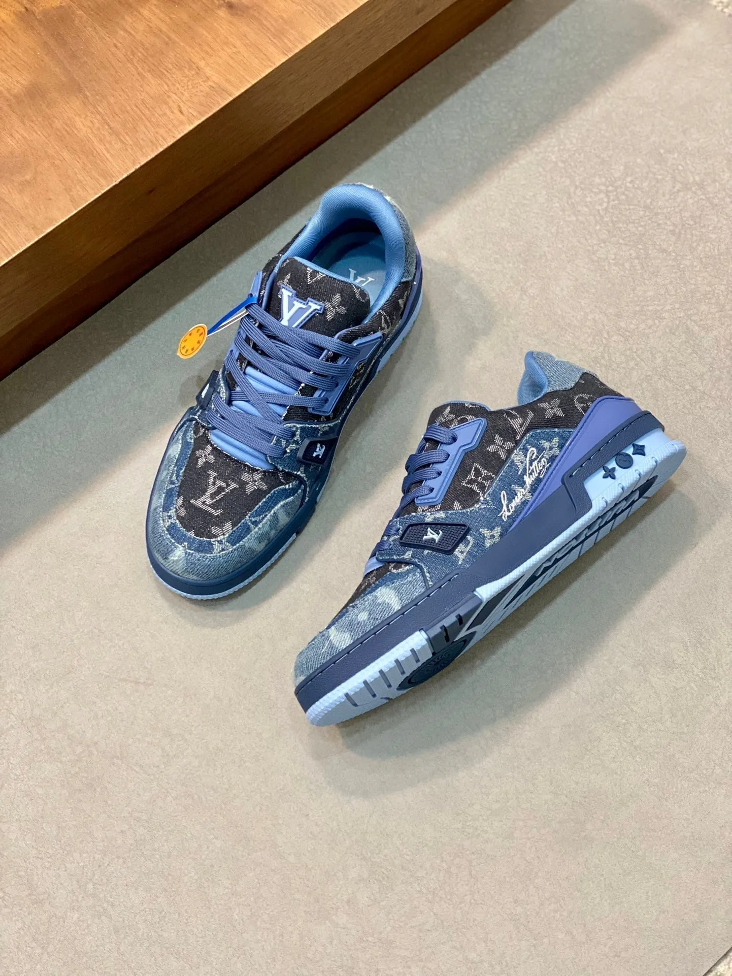 LV TRAINER  DENIM SNEAKER