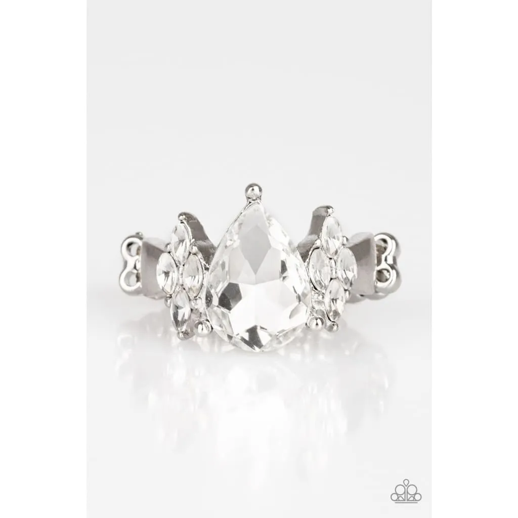 Paparazzi Yas Queen - White Ring