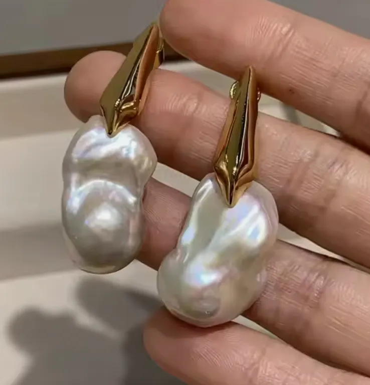Sardine Pearl Earrings