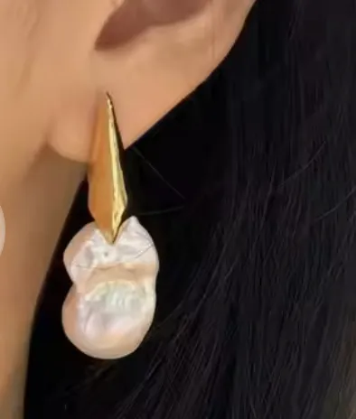 Sardine Pearl Earrings